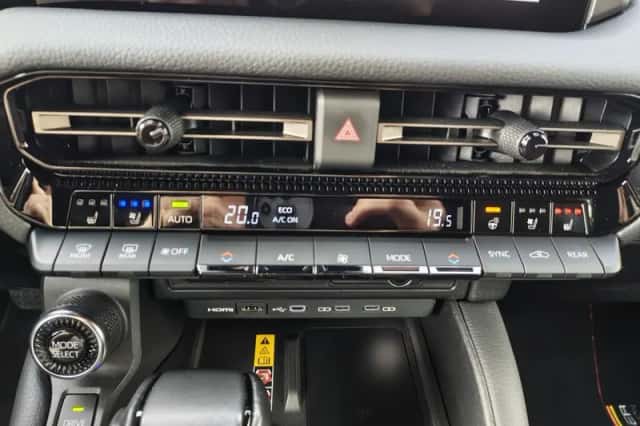 Toyota Land Cruiser (2024) thumbnail 23