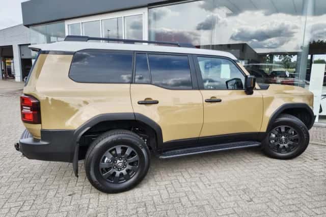 Toyota Land Cruiser (2024) thumbnail 5