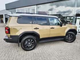 Toyota Land Cruiser (2024) thumbnail 5