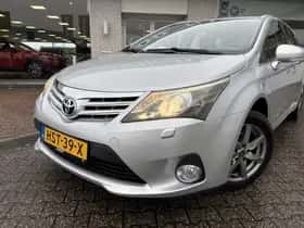 Toyota Avensis (2013) thumbnail 2