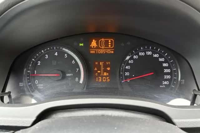 Toyota Avensis (2013) thumbnail 11