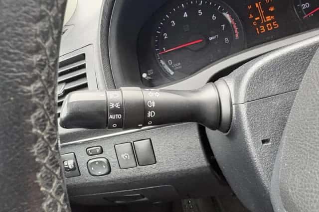 Toyota Avensis (2013) thumbnail 12