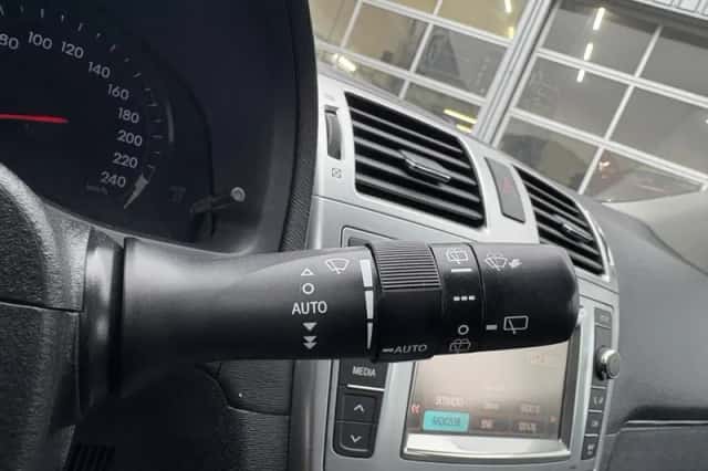 Toyota Avensis (2013) thumbnail 13