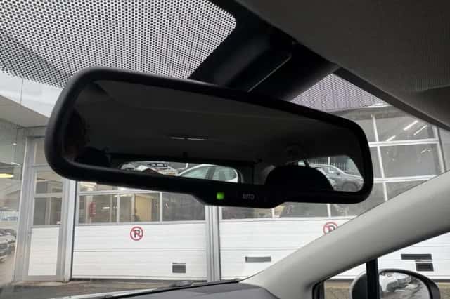 Toyota Avensis (2013) thumbnail 17