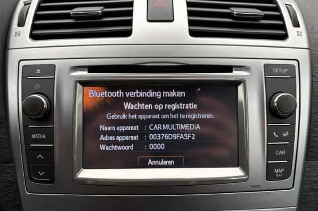 Toyota Avensis (2013) thumbnail 18