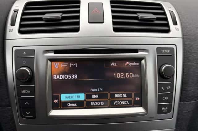 Toyota Avensis (2013) thumbnail 19