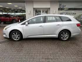 Toyota Avensis (2013) thumbnail 3