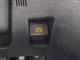 Toyota Avensis (2013) thumbnail 21