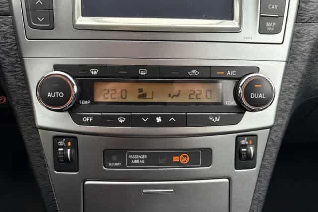 Toyota Avensis (2013) thumbnail 22