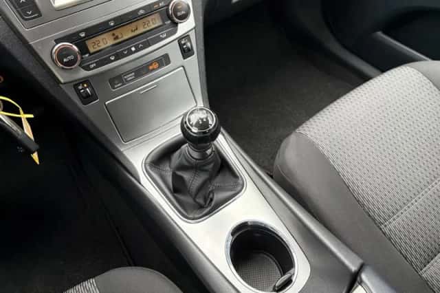 Toyota Avensis (2013) thumbnail 23