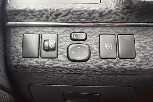 Toyota Avensis (2013) thumbnail 25