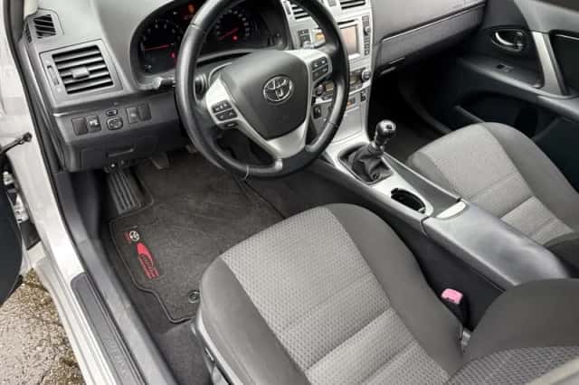 Toyota Avensis (2013) thumbnail 27