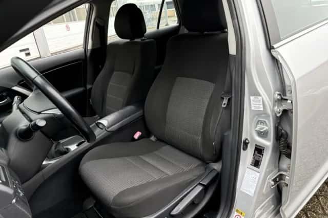 Toyota Avensis (2013) thumbnail 28