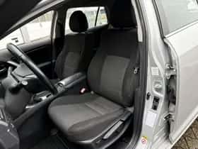 Toyota Avensis (2013) thumbnail 28