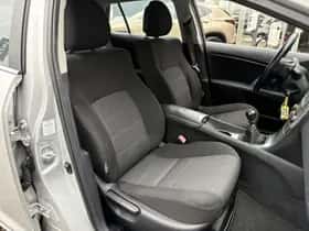 Toyota Avensis (2013) thumbnail 29