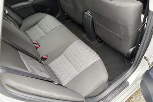 Toyota Avensis (2013) thumbnail 30