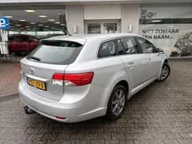 Toyota Avensis (2013) thumbnail 4
