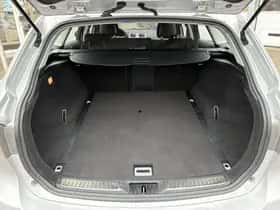 Toyota Avensis (2013) thumbnail 32