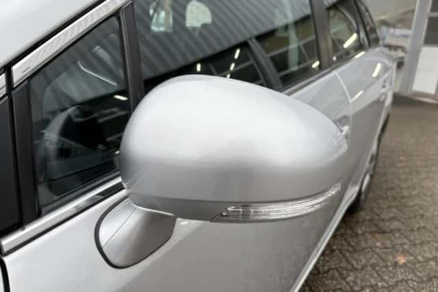 Toyota Avensis (2013) thumbnail 34