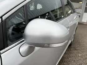 Toyota Avensis (2013) thumbnail 34