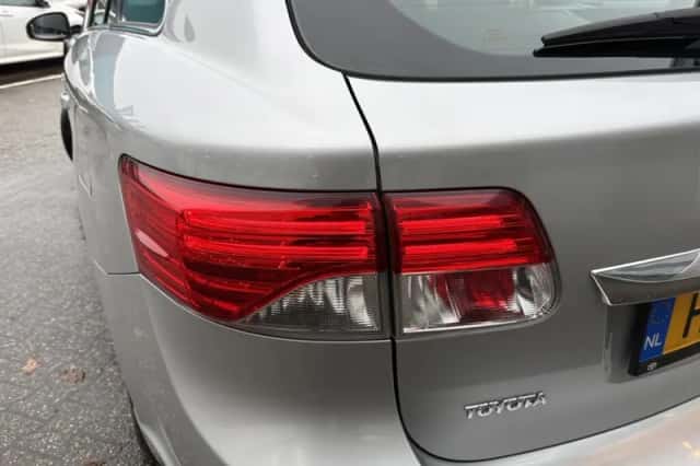Toyota Avensis (2013) thumbnail 36