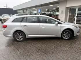 Toyota Avensis (2013) thumbnail 5