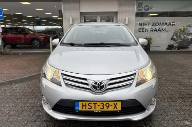Toyota Avensis (2013) thumbnail 6