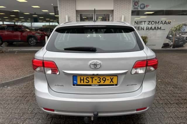 Toyota Avensis (2013) thumbnail 7