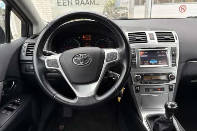 Toyota Avensis (2013) thumbnail 9