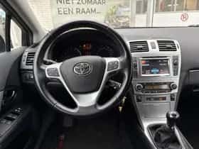 Toyota Avensis (2013) thumbnail 9
