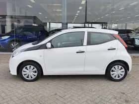 Toyota Aygo (2022) thumbnail 3
