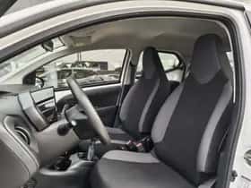 Toyota Aygo (2022) thumbnail 23