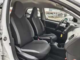 Toyota Aygo (2022) thumbnail 24