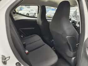Toyota Aygo (2022) thumbnail 25