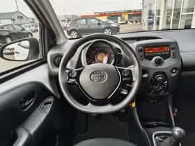 Toyota Aygo (2022) thumbnail 8