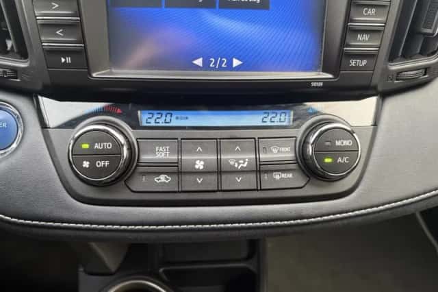 Toyota RAV4 (2018) thumbnail 24