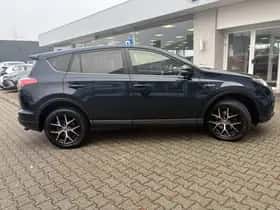 Toyota RAV4 (2018) thumbnail 5