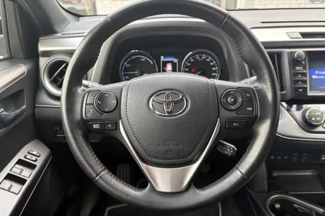 Toyota RAV4 (2018) thumbnail 10