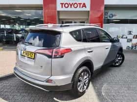 Toyota RAV4 (2018) thumbnail 4