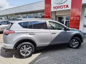 Toyota RAV4 (2018) thumbnail 5
