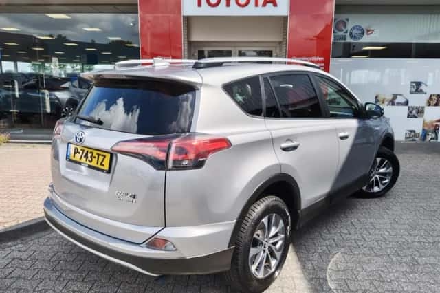 Toyota RAV4 (2018) thumbnail 4