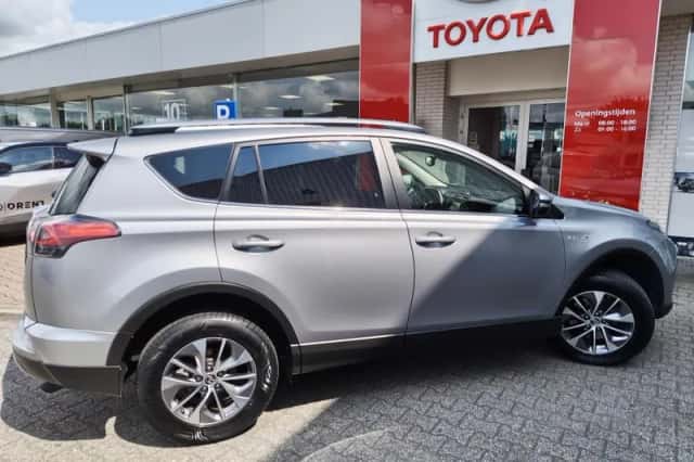 Toyota RAV4 (2018) thumbnail 5