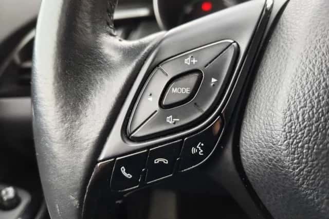 Toyota C-HR (2023) thumbnail 13