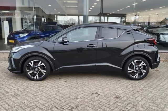 Toyota C-HR (2023) thumbnail 3