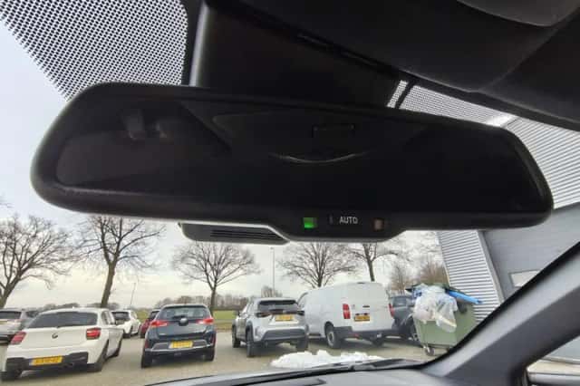 Toyota C-HR (2023) thumbnail 26
