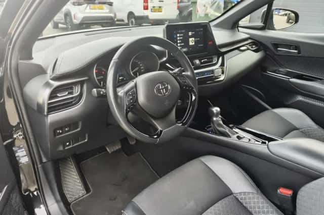Toyota C-HR (2023) thumbnail 27