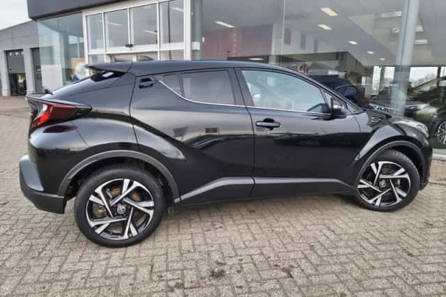 Toyota C-HR (2023) thumbnail 4