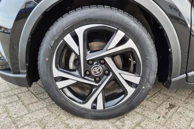 Toyota C-HR (2023) thumbnail 40