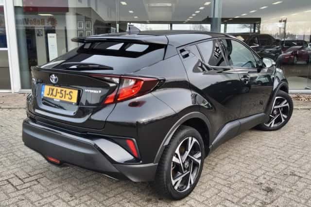 Toyota C-HR (2023) thumbnail 5