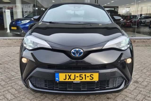 Toyota C-HR (2023) thumbnail 6
